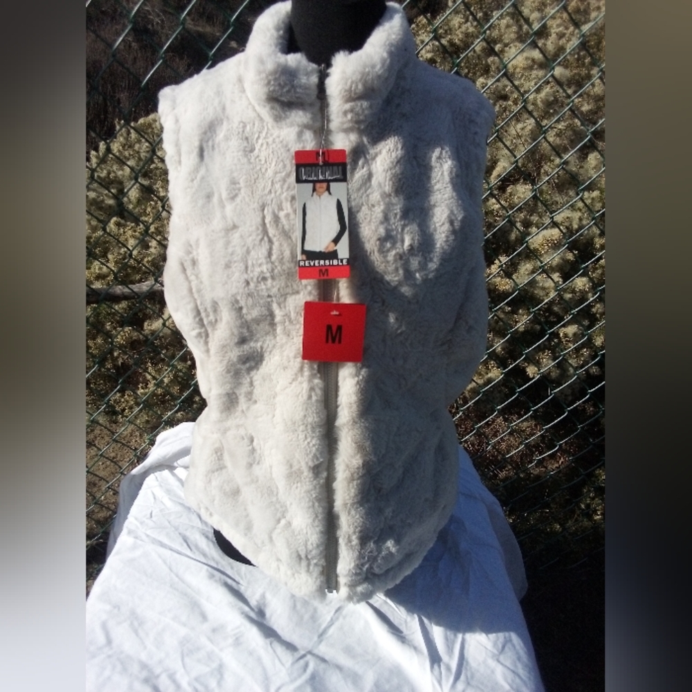 M white cream colored reversible foe fur one side & nylon winter vest size medum